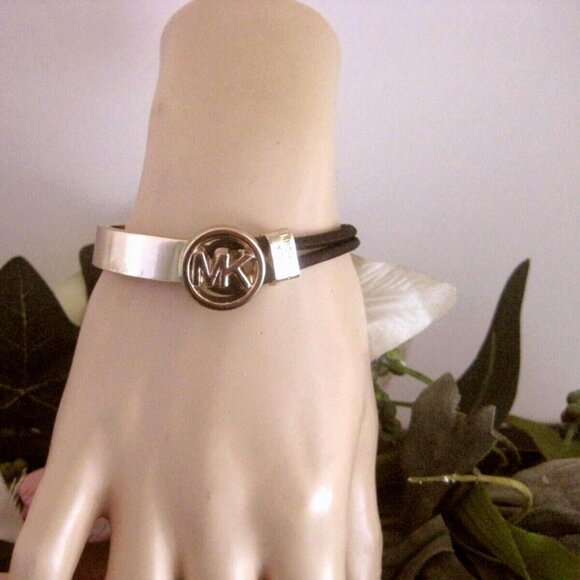 Michael Kors MK Medallion Logo Half Stretch  Bracelet Goldtone & Black elastic - Picture 4 of 5